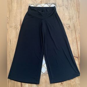 Gaucho Capri Flowy lightweight black pants size medium